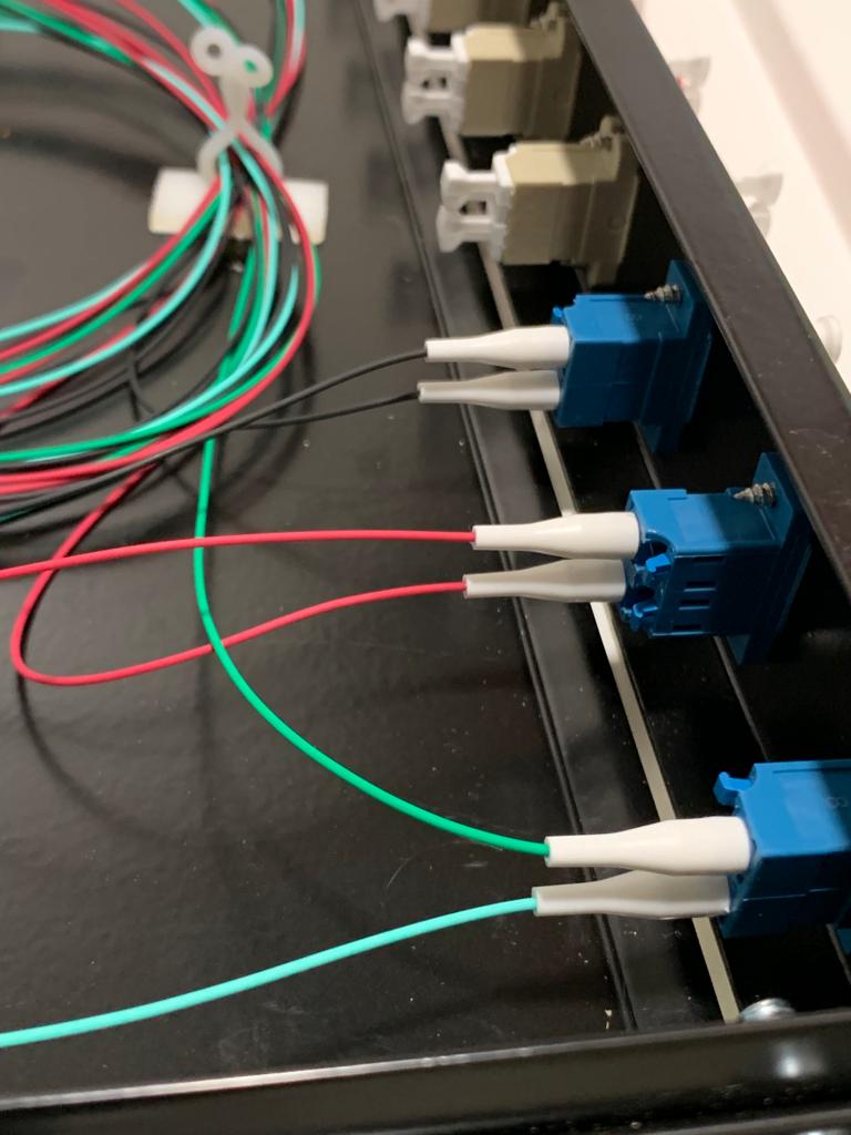 Dettaglio del cablaggio in fibra ottica